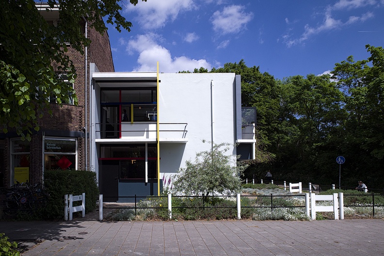 02 - Rietveld-Haus 01.jpg