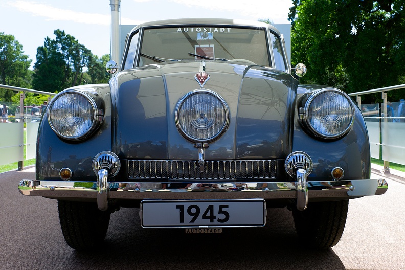 tatra_87_front.jpg